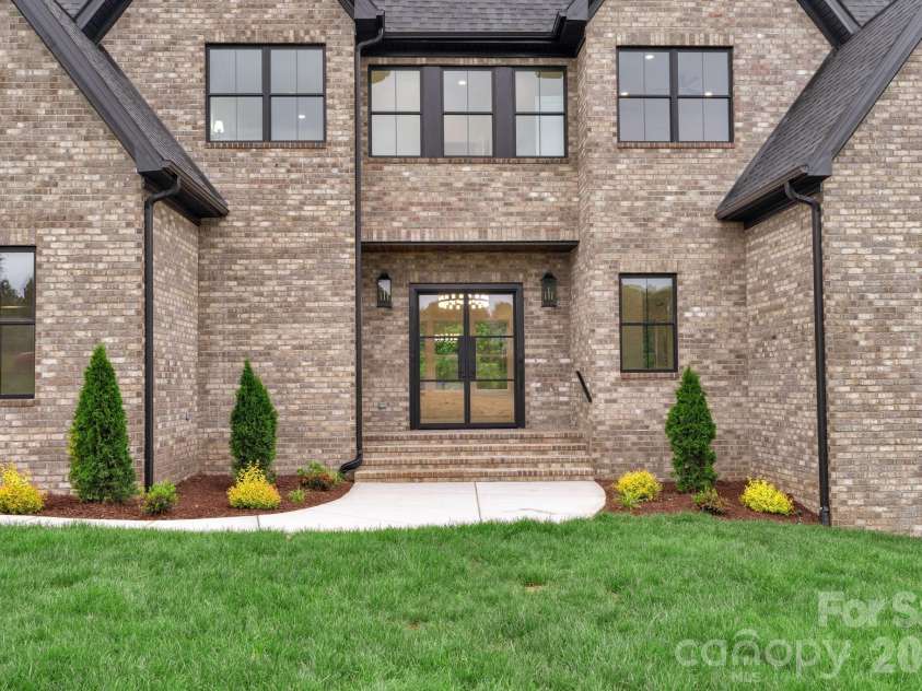 7701 Willowdale Drive, Waxhaw, NC 28173.  MLS# CAR4372276, YatesRealty ID 16848. 