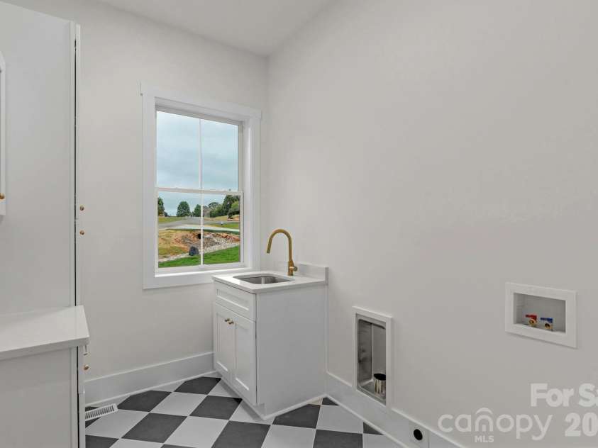 7701 Willowdale Drive, Waxhaw, NC 28173.  MLS# CAR4372276, YatesRealty ID 16848. 
