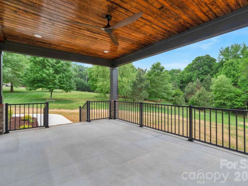 7701 Willowdale Drive, Waxhaw, NC 28173.  MLS# CAR4372276, YatesRealty ID 16848. 