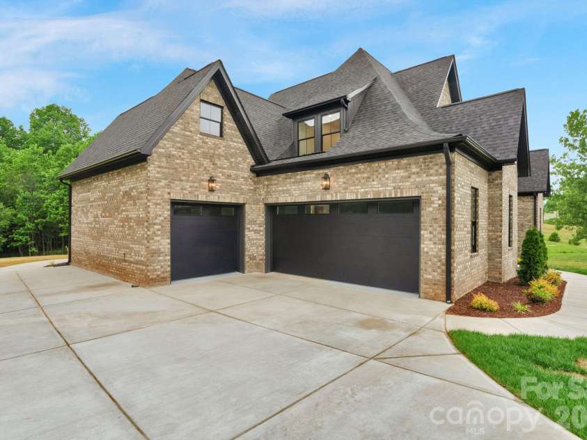 7701 Willowdale Drive, Waxhaw, NC 28173.  MLS# CAR4372276, YatesRealty ID 16848. 