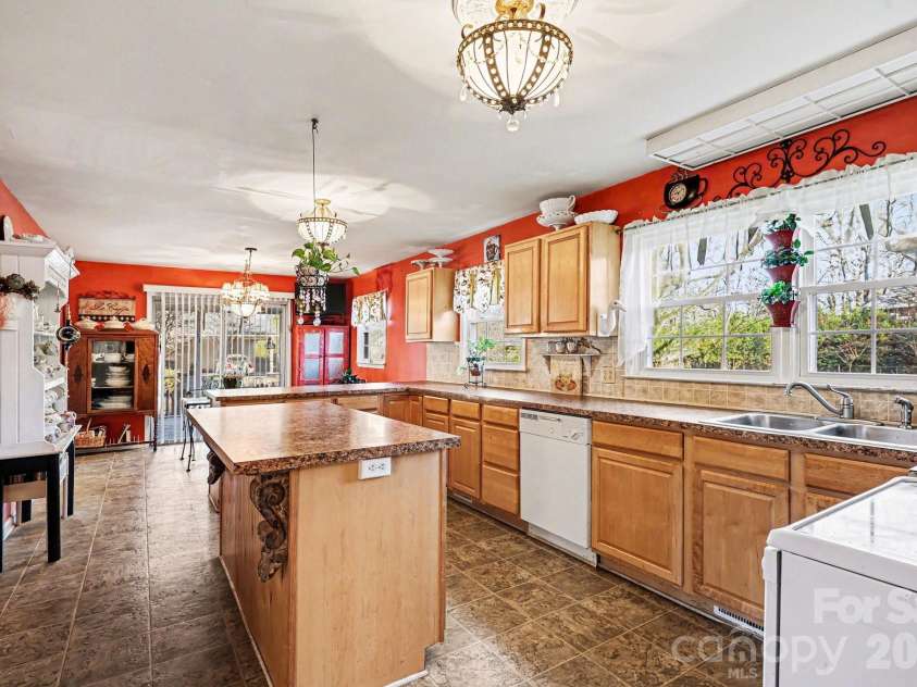 324 Windsor Drive, Salisbury, NC 28144.  MLS# CAR4345611, YatesRealty ID 16849. 