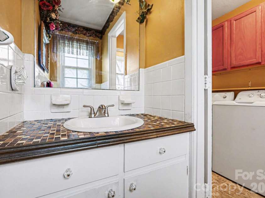 324 Windsor Drive, Salisbury, NC 28144.  MLS# CAR4345611, YatesRealty ID 16849. 