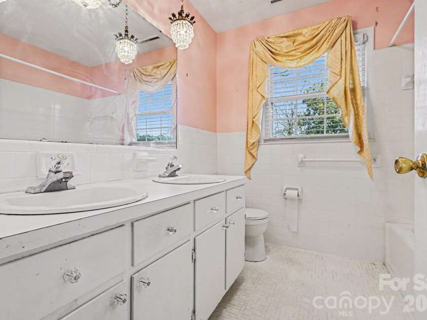 324 Windsor Drive, Salisbury, NC 28144.  MLS# CAR4345611, YatesRealty ID 16849. 