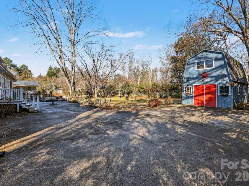 324 Windsor Drive, Salisbury, NC 28144.  MLS# CAR4345611, YatesRealty ID 16849. 