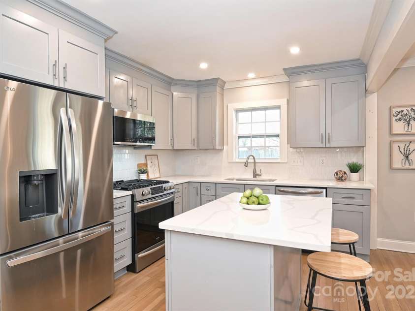 532 Scaleybark Road, Charlotte, NC 28209.  MLS# CAR4261499, YatesRealty ID 16849. 