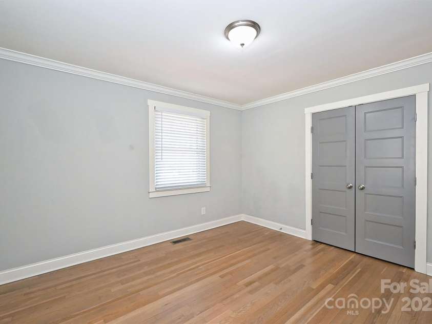 532 Scaleybark Road, Charlotte, NC 28209.  MLS# CAR4261499, YatesRealty ID 16849. 