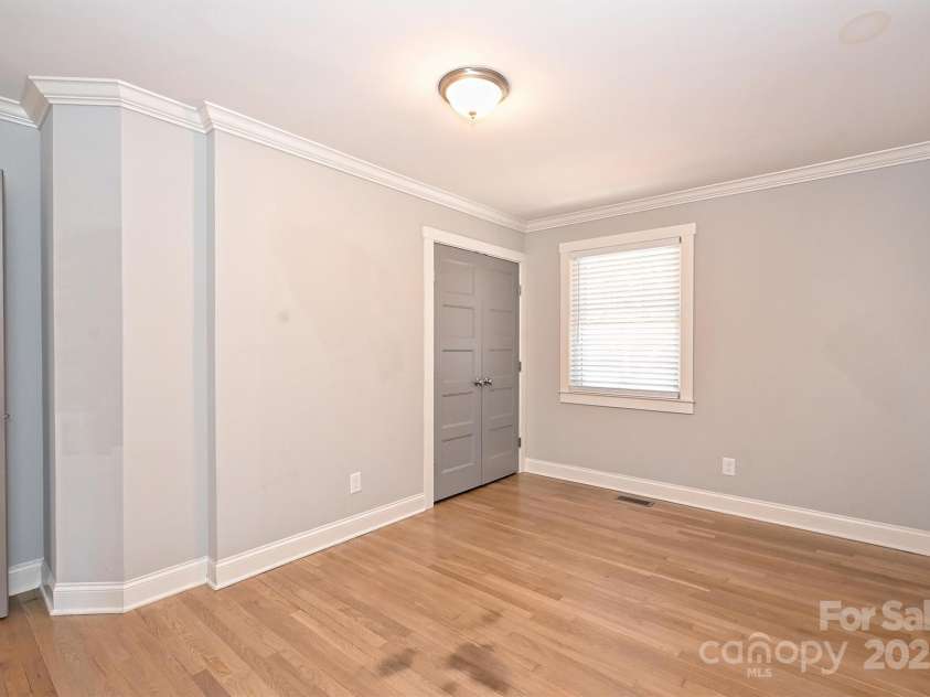 532 Scaleybark Road, Charlotte, NC 28209.  MLS# CAR4261499, YatesRealty ID 16849. 