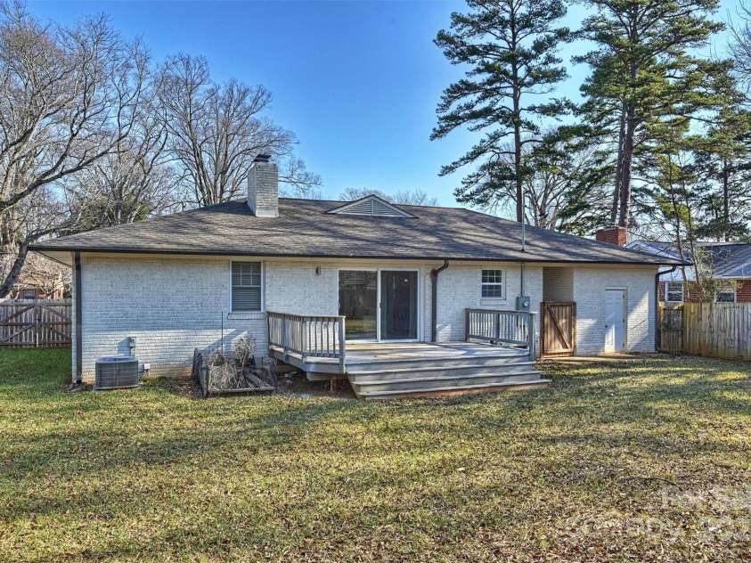 532 Scaleybark Road, Charlotte, NC 28209.  MLS# CAR4261499, YatesRealty ID 16849. 