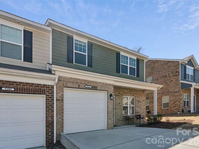 9311 Grand Valley Drive, Charlotte, NC 28213.  MLS# CAR4360988, YatesRealty ID 16850. 