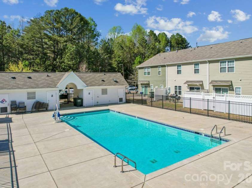 9311 Grand Valley Drive, Charlotte, NC 28213.  MLS# CAR4360988, YatesRealty ID 16850. Community Pool