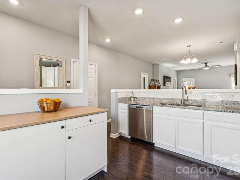9311 Grand Valley Drive, Charlotte, NC 28213.  MLS# CAR4360988, YatesRealty ID 16850. Extra space in kitchen for breakfast area or extra storage
