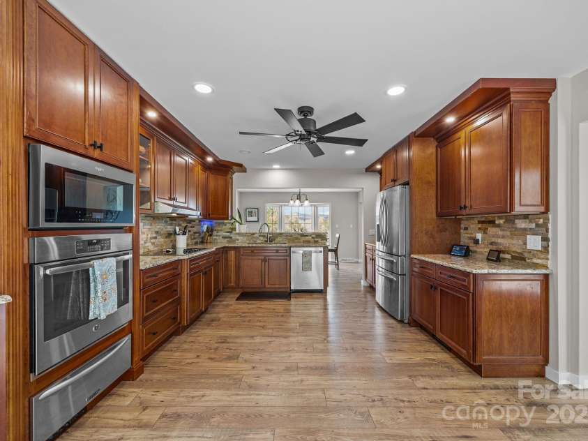 235 Petersburg View Drive, Marshall, NC 28753.  MLS# CAR4308735, YatesRealty ID 16852. 