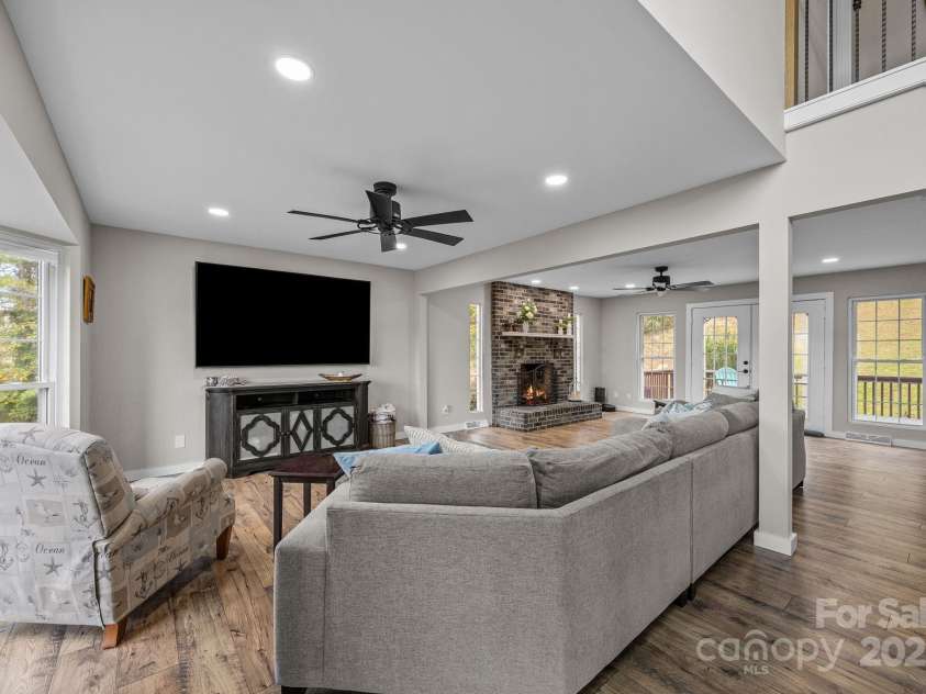 235 Petersburg View Drive, Marshall, NC 28753.  MLS# CAR4308735, YatesRealty ID 16852. Large living room with gas fireplace