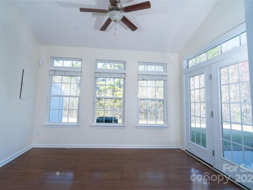 9760 Springholm Drive, Charlotte, NC 28278.  MLS# CAR4221424, YatesRealty ID 16853. Breakfast Nook
