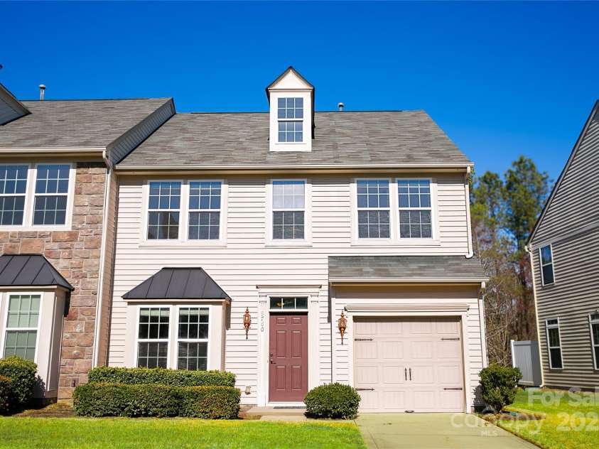 9760 Springholm Drive, Charlotte, NC 28278.  MLS# CAR4221424, YatesRealty ID 16853. Front