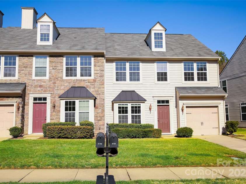 9760 Springholm Drive, Charlotte, NC 28278.  MLS# CAR4221424, YatesRealty ID 16853. Front