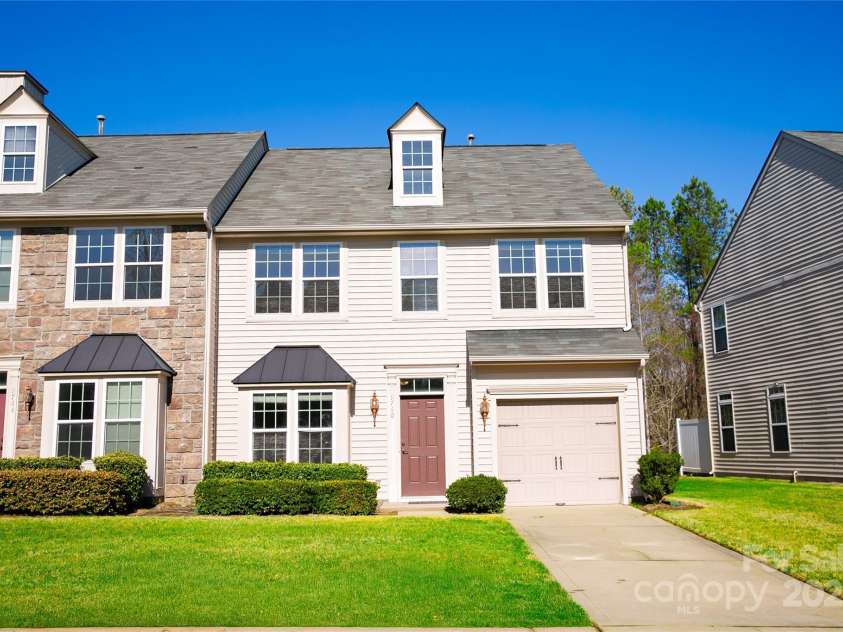 9760 Springholm Drive, Charlotte, NC 28278.  MLS# CAR4221424, YatesRealty ID 16853. Front