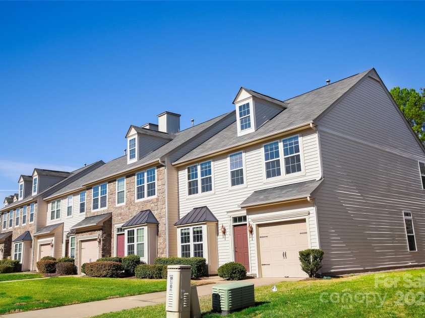 9760 Springholm Drive, Charlotte, NC 28278.  MLS# CAR4221424, YatesRealty ID 16853. Front Side