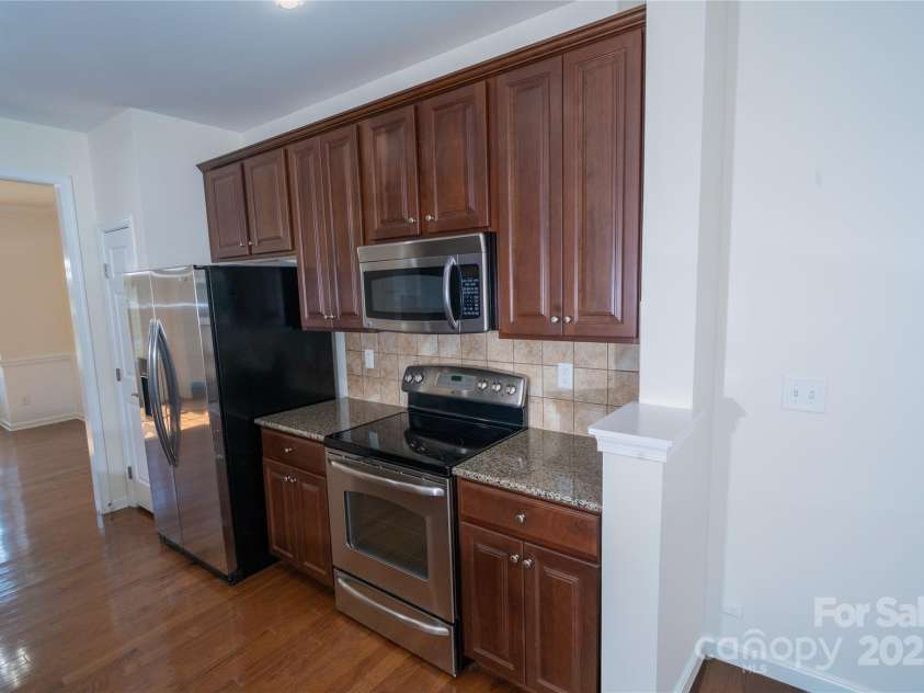 9760 Springholm Drive, Charlotte, NC 28278.  MLS# CAR4221424, YatesRealty ID 16853. Kitchen