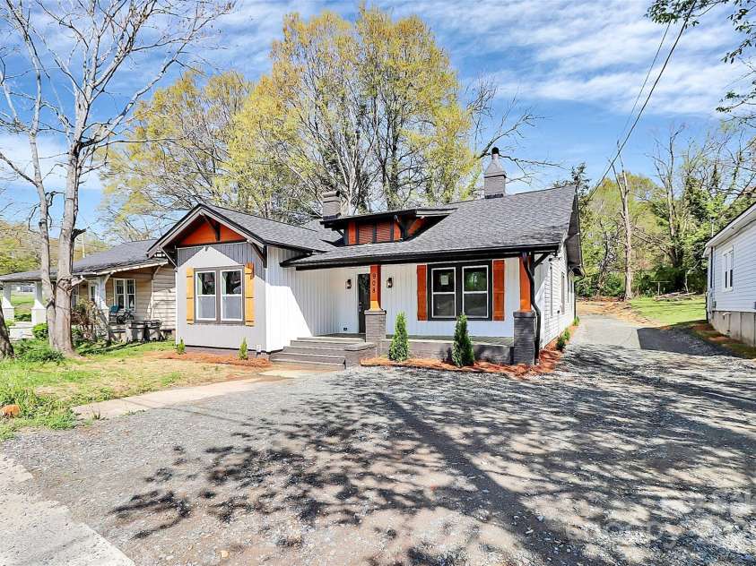 908 Airline Avenue, Gastonia, NC 28052.  MLS# CAR4250216, YatesRealty ID 16856. 