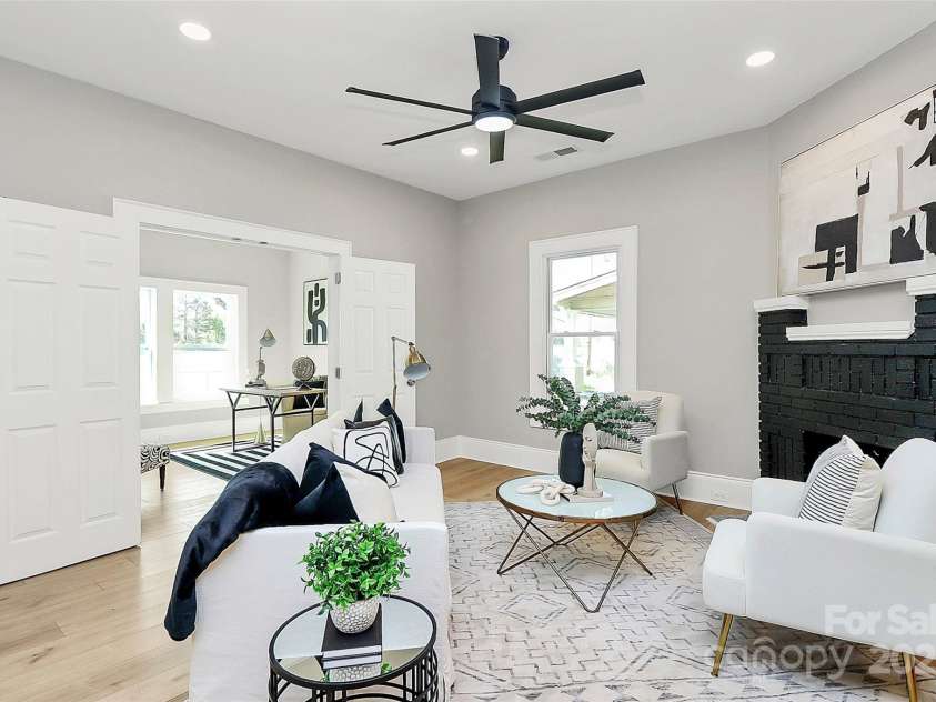 908 Airline Avenue, Gastonia, NC 28052.  MLS# CAR4250216, YatesRealty ID 16856. 