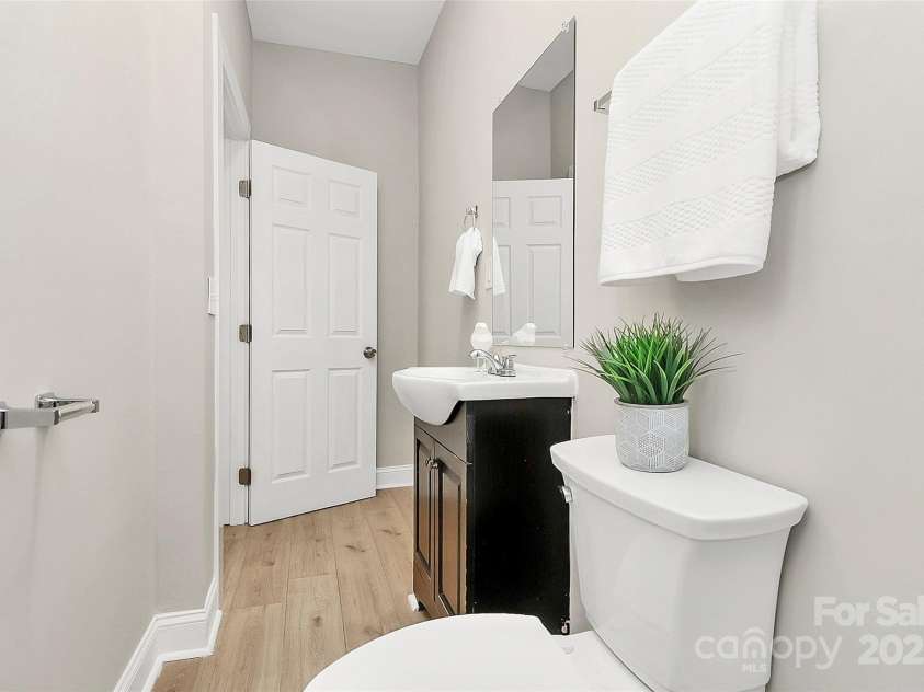 908 Airline Avenue, Gastonia, NC 28052.  MLS# CAR4250216, YatesRealty ID 16856. 