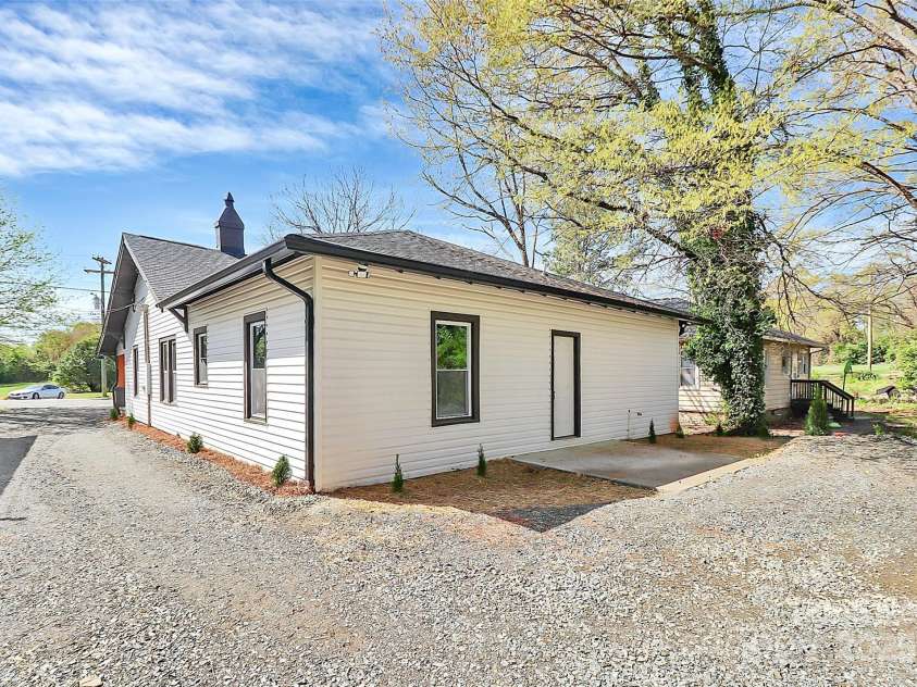 908 Airline Avenue, Gastonia, NC 28052.  MLS# CAR4250216, YatesRealty ID 16856. 