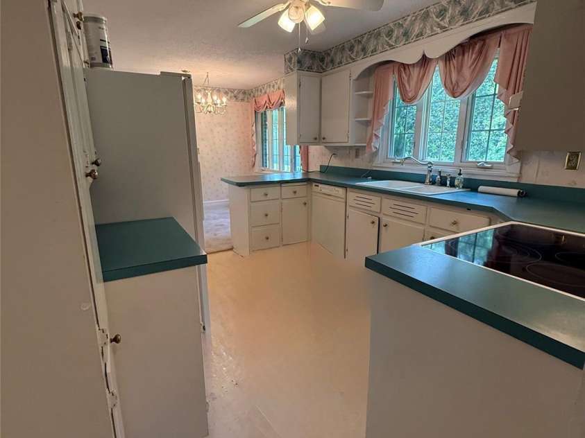 3586 US 70 Road, Marion, NC 28752.  MLS# CAR4263512, YatesRealty ID 16857. 