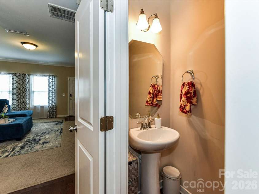 4268 Sutwick Drive, Charlotte, NC 28269.  MLS# CAR4374364, YatesRealty ID 16857. 