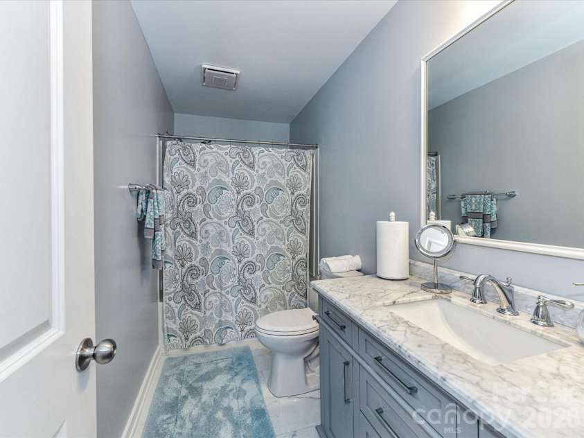 4268 Sutwick Drive, Charlotte, NC 28269.  MLS# CAR4374364, YatesRealty ID 16857. 