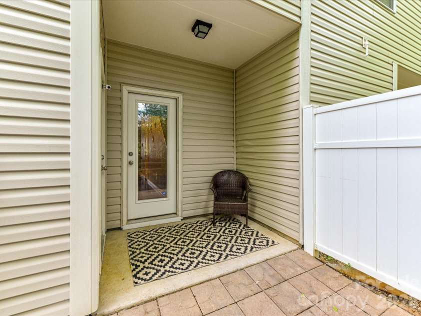 4268 Sutwick Drive, Charlotte, NC 28269.  MLS# CAR4374364, YatesRealty ID 16857. 