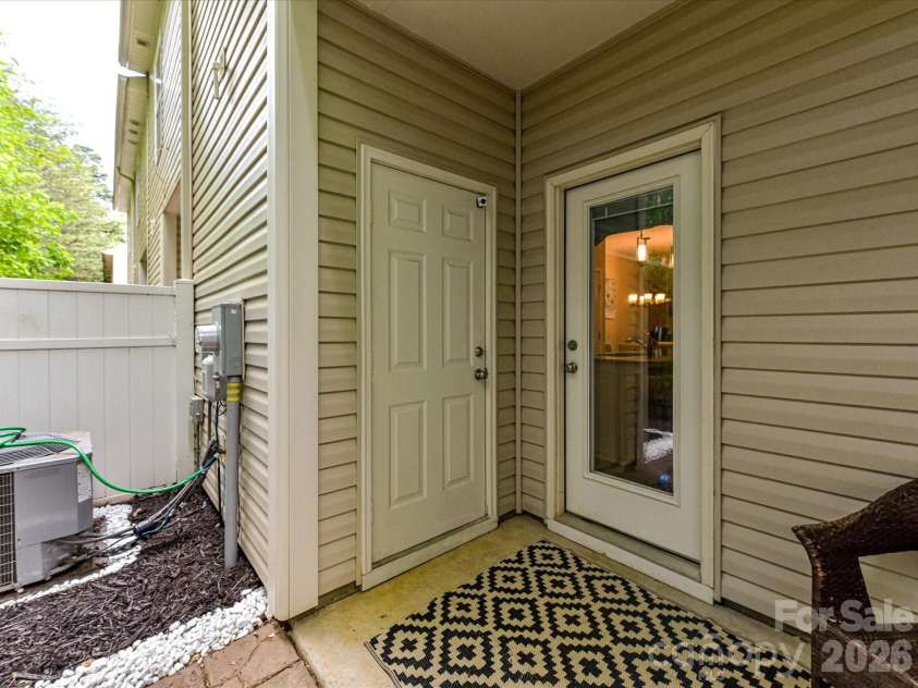 4268 Sutwick Drive, Charlotte, NC 28269.  MLS# CAR4374364, YatesRealty ID 16857. 