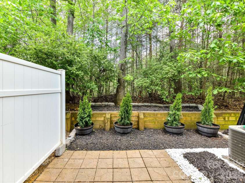 4268 Sutwick Drive, Charlotte, NC 28269.  MLS# CAR4374364, YatesRealty ID 16857. 