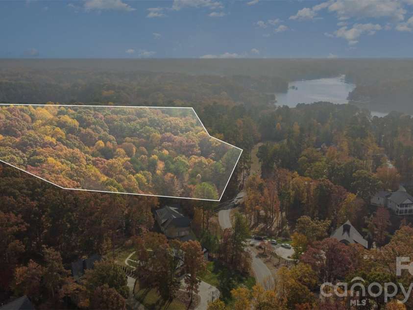 233 Greenbay Road, Mooresville, NC 28117.  MLS# CAR4370601, YatesRealty ID 16858. 