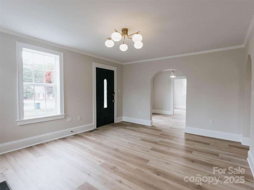 330 17th Street, Hickory, NC 28601.  MLS# CAR4257280, YatesRealty ID 16858. 