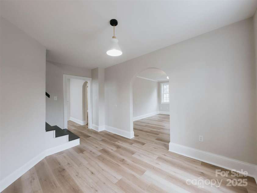 330 17th Street, Hickory, NC 28601.  MLS# CAR4257280, YatesRealty ID 16858. 