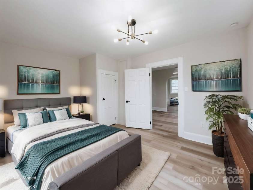 330 17th Street, Hickory, NC 28601.  MLS# CAR4257280, YatesRealty ID 16858. 