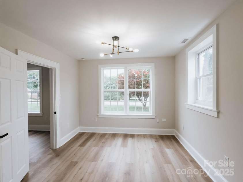 330 17th Street, Hickory, NC 28601.  MLS# CAR4257280, YatesRealty ID 16858. 