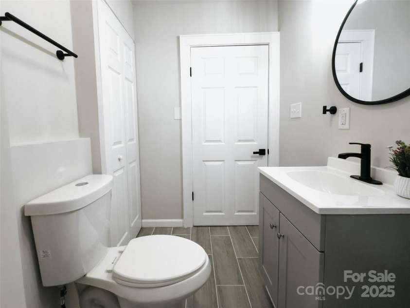 330 17th Street, Hickory, NC 28601.  MLS# CAR4257280, YatesRealty ID 16858. 