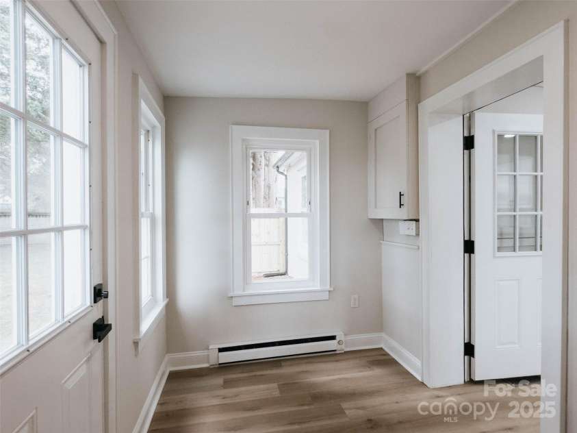 330 17th Street, Hickory, NC 28601.  MLS# CAR4257280, YatesRealty ID 16858. 