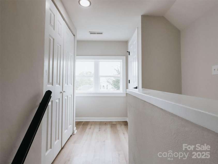 330 17th Street, Hickory, NC 28601.  MLS# CAR4257280, YatesRealty ID 16858. 