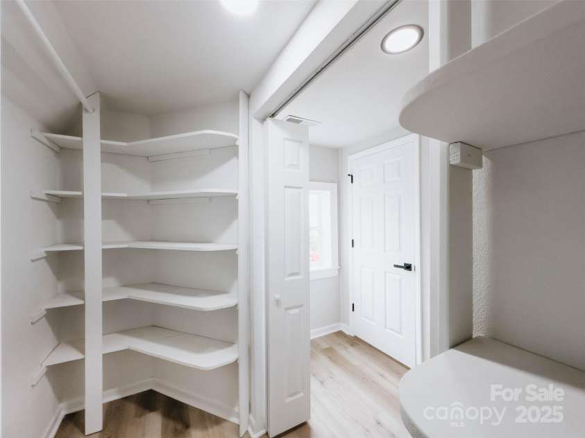 330 17th Street, Hickory, NC 28601.  MLS# CAR4257280, YatesRealty ID 16858. 