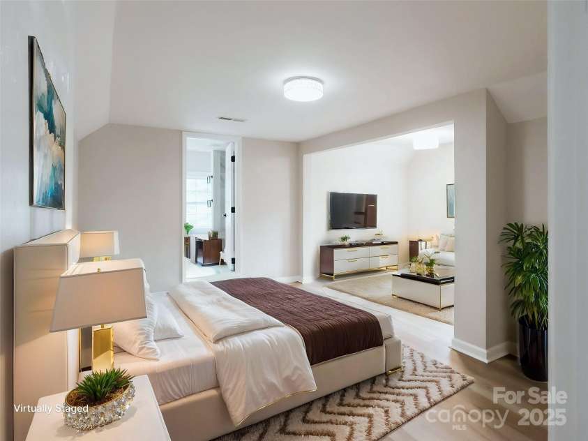 330 17th Street, Hickory, NC 28601.  MLS# CAR4257280, YatesRealty ID 16858. 