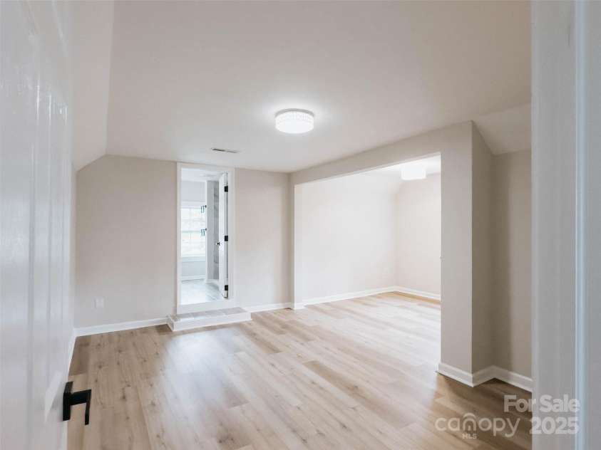 330 17th Street, Hickory, NC 28601.  MLS# CAR4257280, YatesRealty ID 16858. 