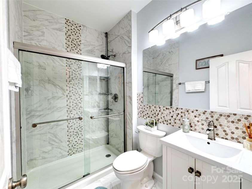 16012 Caranna Court, Charlotte, NC 28277.  MLS# CAR4259303, YatesRealty ID 16859. Bathroom Downstairs