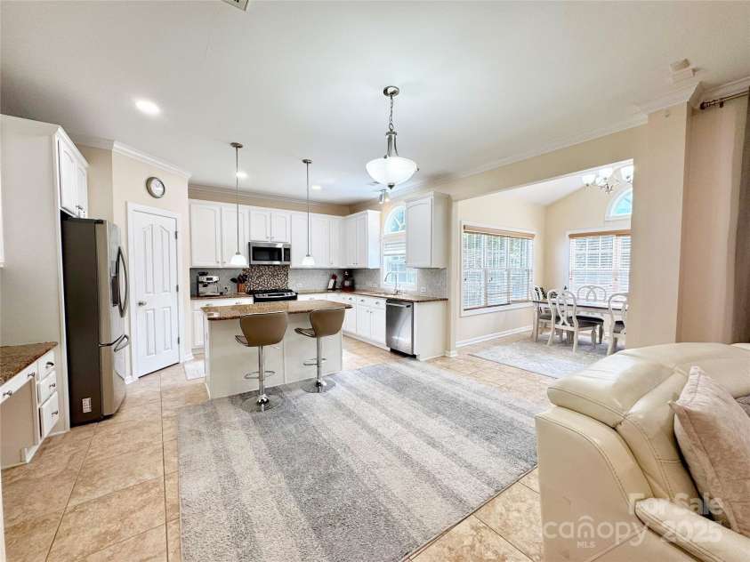 16012 Caranna Court, Charlotte, NC 28277.  MLS# CAR4259303, YatesRealty ID 16859. Kitchen