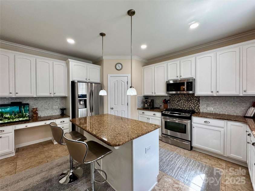 16012 Caranna Court, Charlotte, NC 28277.  MLS# CAR4259303, YatesRealty ID 16859. Kitchen