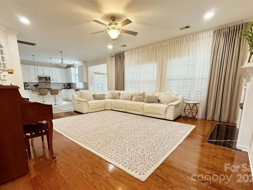 16012 Caranna Court, Charlotte, NC 28277.  MLS# CAR4259303, YatesRealty ID 16859. Living Room