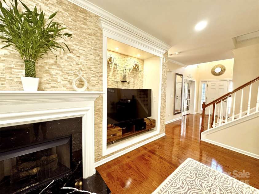 16012 Caranna Court, Charlotte, NC 28277.  MLS# CAR4259303, YatesRealty ID 16859. Living Room