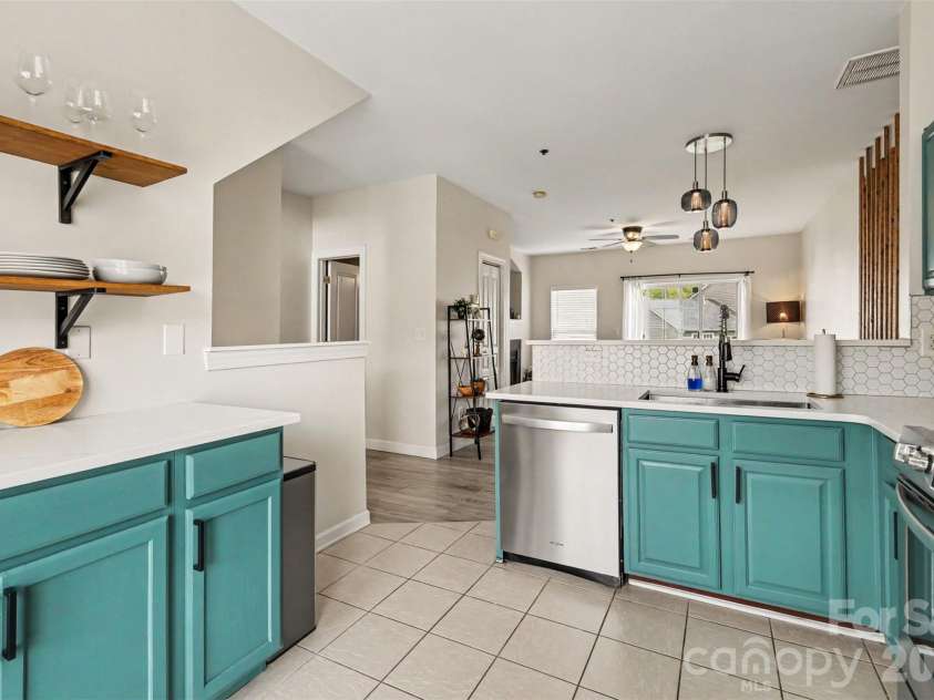 2729 Avalon Loop Road, Charlotte, NC 28269.  MLS# CAR4366095, YatesRealty ID 16859. 